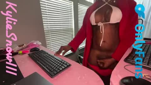 Snapshot of kyliesnowxxx chatting on May 2026 02:14:01 PM Kylie Snow online show from May 2026 02:14:01 PM