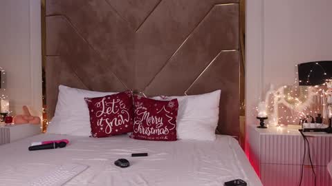 Kylie  online show from December 2024 03:03:01 PM