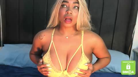 kylie white boobs online show from December 2025 05:33:02 PM