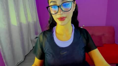 Kym Giraldo online show from November 2025 05:18:02 AM