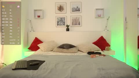 Viktoria White  online show from October 2025 02:07:02 PM