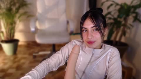 Snapshot of l_e_a chatting on December 2024 03:37:02 AM l_e_a online show from December 2024 03:37:02 AM