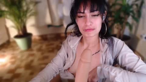 Snapshot of l_e_a chatting on January 2025 10:12:02 AM l_e_a online show from January 2025 10:12:02 AM