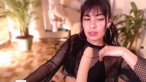 Snapshot of l_e_a chatting on February 2025 05:42:02 AM l_e_a online show from February 2025 05:42:02 AM