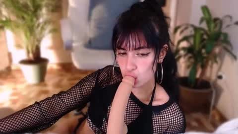 Snapshot of l_e_a chatting on February 2025 08:49:01 AM l_e_a online show from February 2025 08:49:01 AM