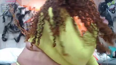 la crespa x online show from October 2025 12:41:02 PM