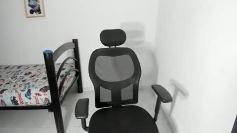 la_pequena_culona online show from March 2026 06:00:01 PM