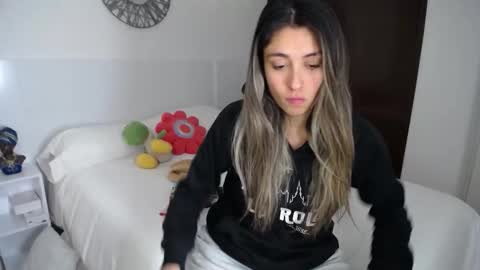 Snapshot of la_rola_ chatting on February 2026 01:48:02 AM Catalina online show from February 2026 01:48:02 AM