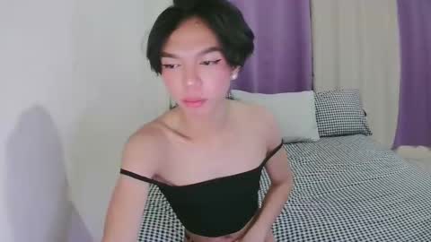 Snapshot of la_ura chatting on November 2025 04:16:01 PM Laura online show from November 2025 04:16:01 PM