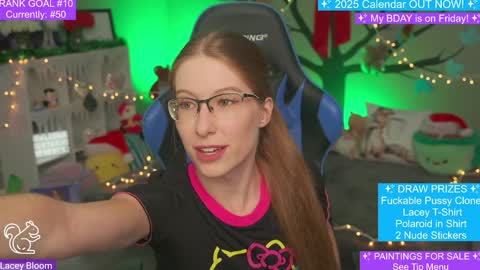 Snapshot of laceybloom chatting on December 2024 01:25:01 AM Lacey Bloom online show from December 2024 01:25:01 AM
