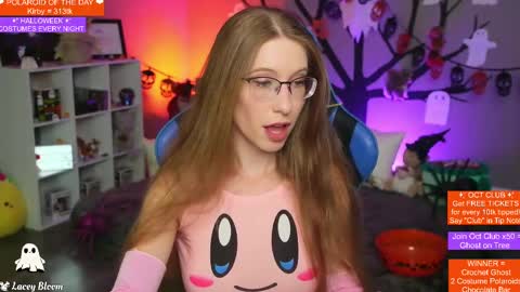 Snapshot of laceybloom chatting on October 2025 01:20:02 AM Lacey Bloom online show from October 2025 01:20:02 AM