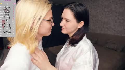 Snapshot of lacyedison chatting on May 2026 07:20:01 PM Violet and Isabel online show from May 2026 07:20:01 PM