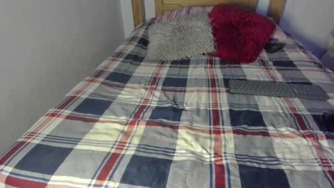 Akyra  online show from October 2025 12:09:01 PM