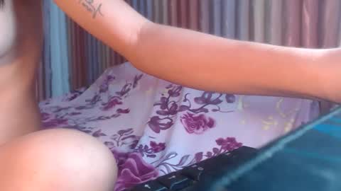 ladiekissesex online show from February 2025 11:51:01 AM