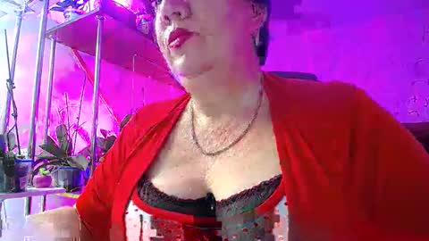 Snapshot of lady_gloria chatting on December 2024 02:50:02 PM Lady Gloria online show from December 2024 02:50:02 PM