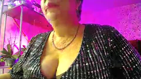 Snapshot of lady_gloria chatting on December 2024 03:28:02 PM Lady Gloria online show from December 2024 03:28:02 PM