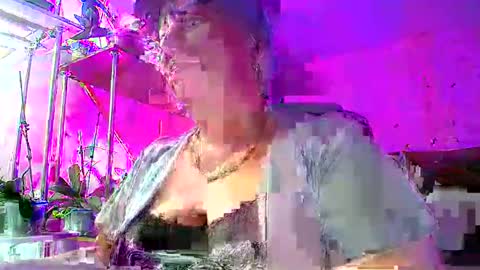 Snapshot of lady_gloria chatting on December 2024 02:22:02 PM Lady Gloria online show from December 2024 02:22:02 PM