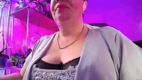 Snapshot of lady_gloria chatting on February 2025 01:50:01 PM Lady Gloria online show from February 2025 01:50:01 PM