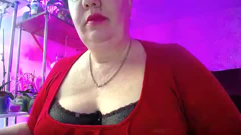 Snapshot of lady_gloria chatting on February 2025 02:46:01 PM Lady Gloria online show from February 2025 02:46:01 PM