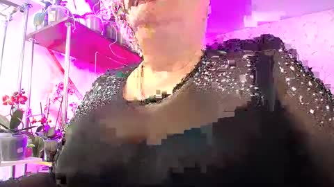 Snapshot of lady_gloria chatting on March 2025 09:17:02 AM Lady Gloria online show from March 2025 09:17:02 AM