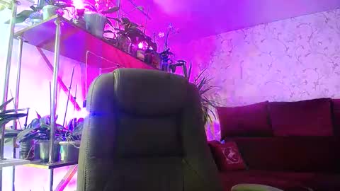 Snapshot of lady_gloria chatting on October 2025 05:27:02 AM Lady Gloria online show from October 2025 05:27:02 AM