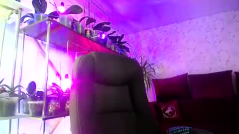 Snapshot of lady_gloria chatting on June 2026 07:55:01 AM Lady Gloria online show from June 2026 07:55:01 AM
