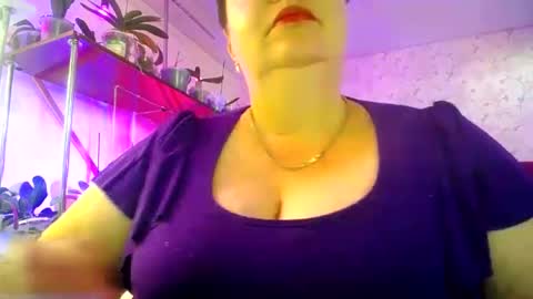 Snapshot of lady_gloria chatting on August 2026 05:01:02 AM Lady Gloria online show from August 2026 05:01:02 AM