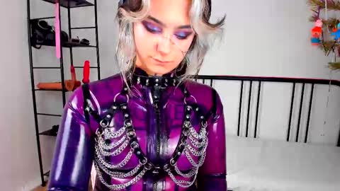 Mia online show from February 2025 08:10:02 PM