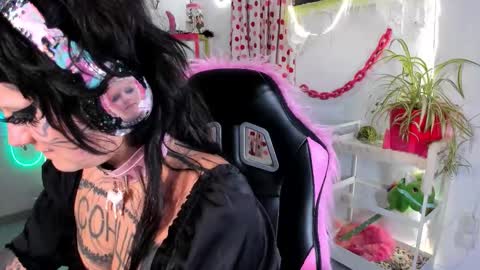 Mia online show from February 2026 09:07:01 PM