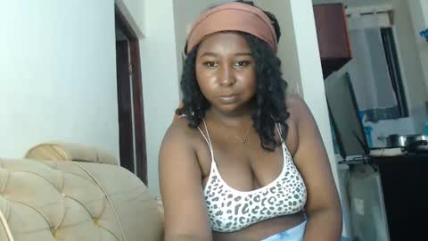 Snapshot of lady_twerky chatting on October 2025 10:11:01 PM Maya online show from October 2025 10:11:01 PM