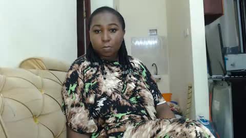 Snapshot of lady_twerky chatting on November 2025 10:52:02 PM Maya online show from November 2025 10:52:02 PM