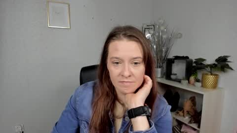 Snapshot of ladyalessa chatting on June 2026 05:31:02 AM ALESSA online show from June 2026 05:31:02 AM