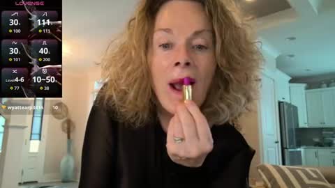 Snapshot of ladybabs chatting on June 2026 06:01:02 PM Ladybabs online show from June 2026 06:01:02 PM