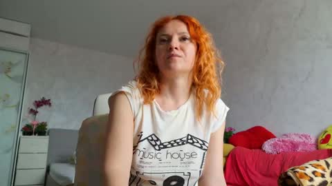 Snapshot of ladybigsmile chatting on May 2026 07:04:01 AM Sima Ladybigsmile online show from May 2026 07:04:01 AM