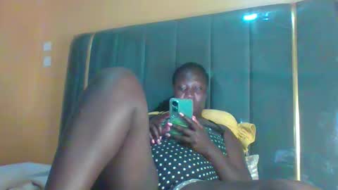 lindah32 online show from October 2025 04:35:02 AM