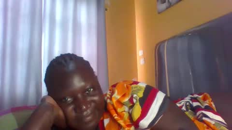 lindah32 online show from November 2025 10:37:01 AM