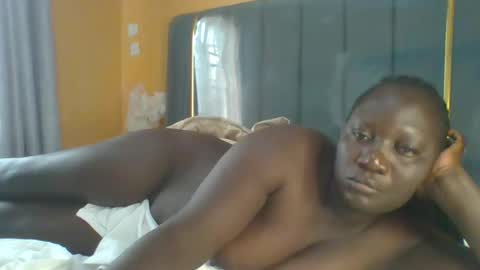 lindah32 online show from December 2025 06:23:01 AM