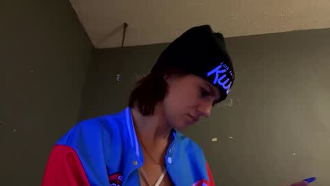 Snapshot of ladybug9097 chatting on December 2024 05:15:02 AM RockStar Couple online show from December 2024 05:15:02 AM