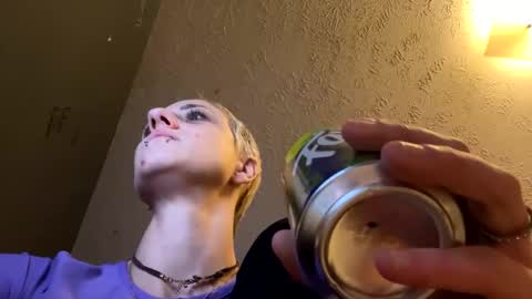 Snapshot of ladybug9097 chatting on February 2025 03:45:01 AM RockStar Couple online show from February 2025 03:45:01 AM