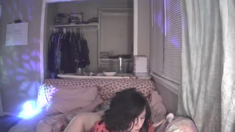Snapshot of ladybughug chatting on December 2024 01:47:02 AM hugbug online show from December 2024 01:47:02 AM