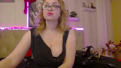  Lady Jeen    Back on Sunday 8th of December online show from January 2025 06:14:01 PM