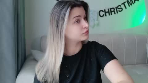 ladylancaster online show from December 2025 03:01:02 AM