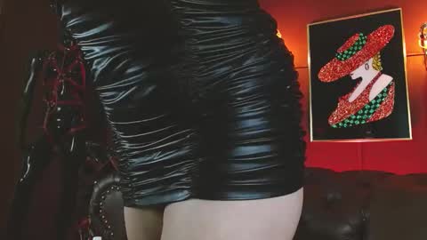 ladylunatikka online show from March 2026 01:35:02 AM