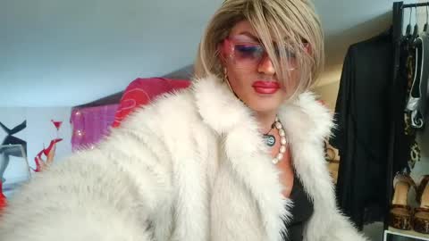 Oxana online show from March 2026 12:01:02 AM