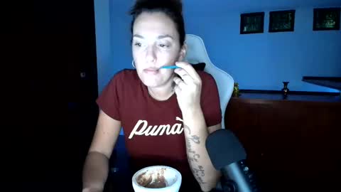 ladysusurros online show from October 2025 02:17:02 AM