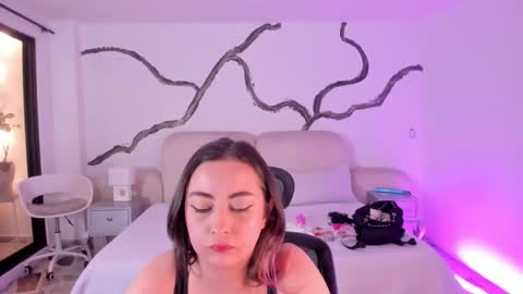 Lady  online show from September 2025 04:34:02 AM