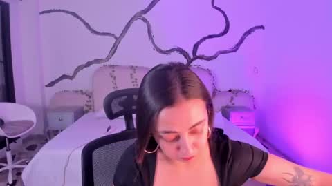 Lady  online show from September 2025 04:01:01 AM