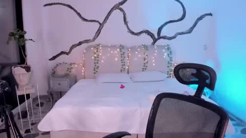 Lady  online show from September 2025 05:08:02 AM