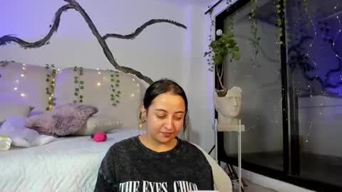 Lady  online show from October 2025 01:47:01 AM