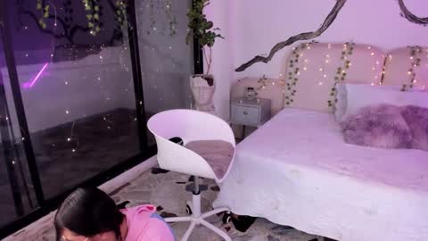 Lady  online show from November 2025 05:39:02 AM